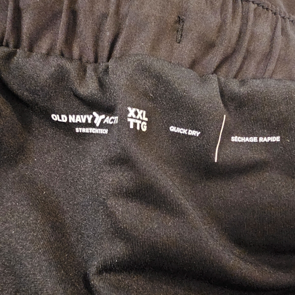 Black Old Navy Women's Mid-Rise StretchTech Run Shorts - Picture 3 of 9